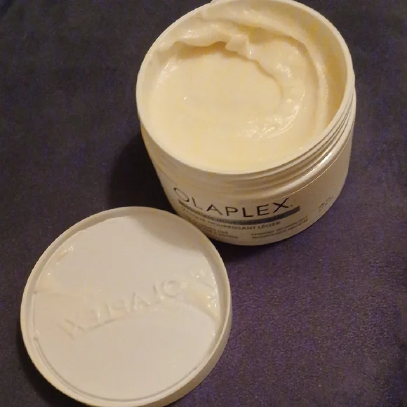 New OLAPLEX Weightless Nourishing Hair Mask - 6.7 fl.oz. - Picture 4 of 5